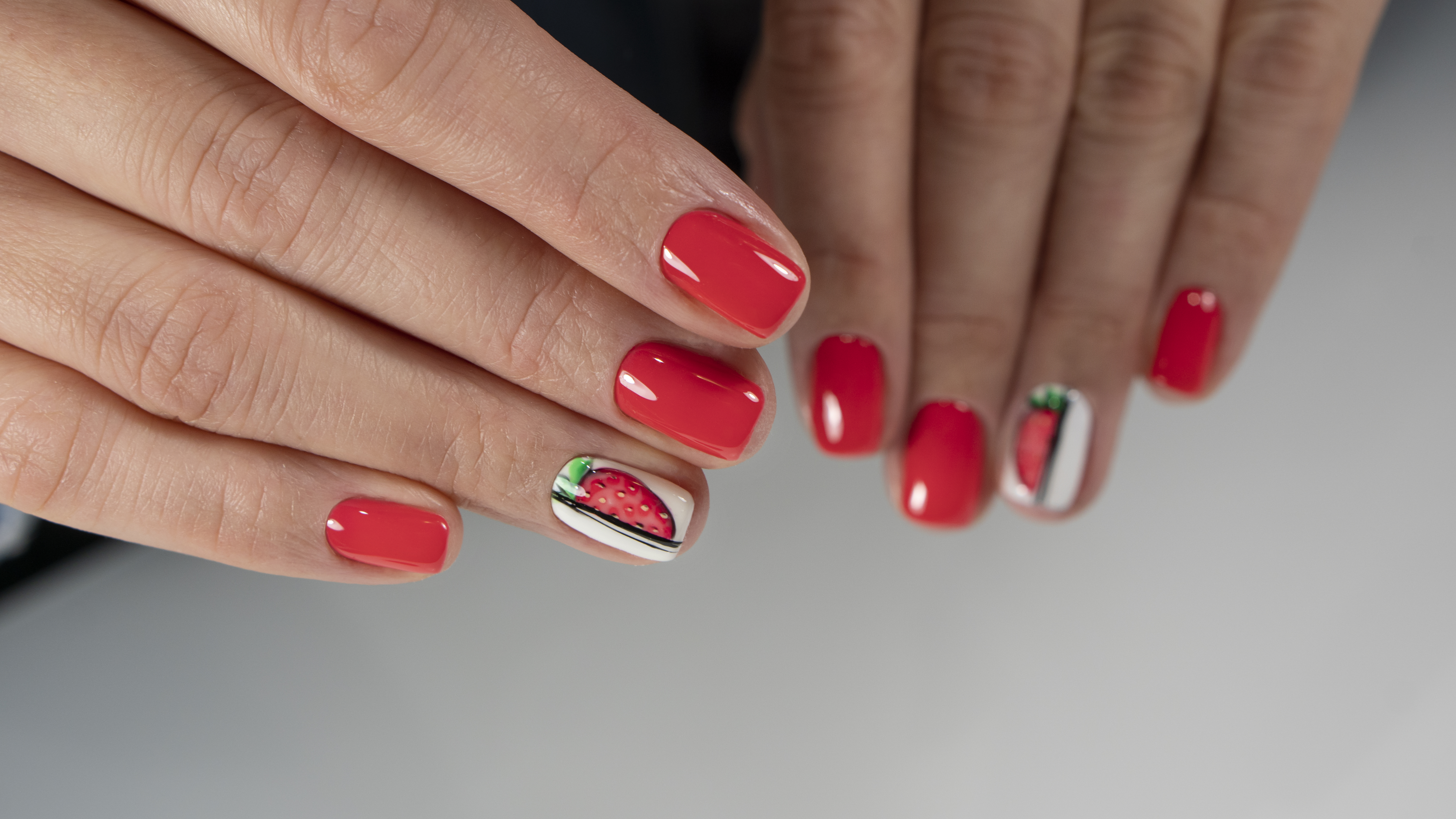 red-nails-art